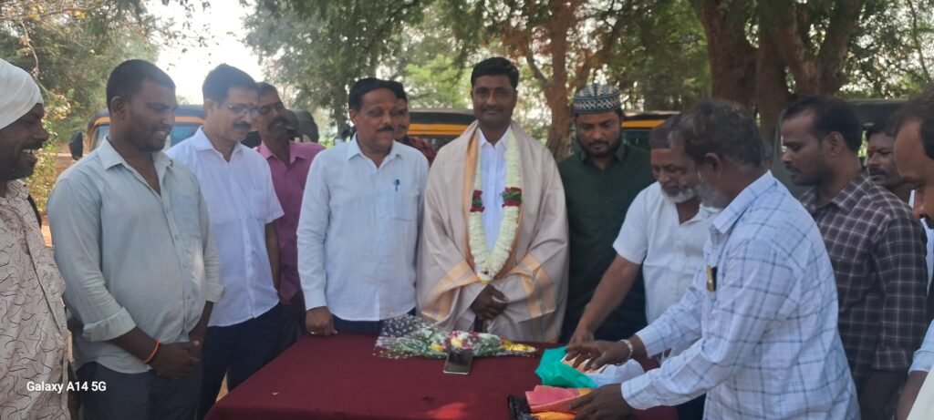 ఊట్పల్లి గ్రామ సర్పంచ్ ప్రశాంతి తిరుమలేష్ కు సన్మానం.