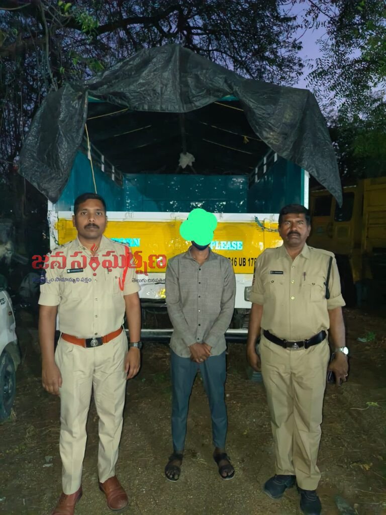 35 క్వింటాళ్ల పిడిఎస్ రైస్ పట్టివేత