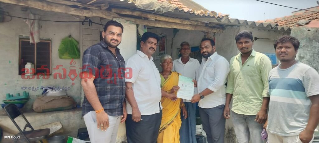 సీఎం రిలీఫ్ ఫండ్ చెక్కుల పంపిణీ 