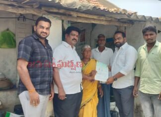 సీఎం రిలీఫ్ ఫండ్ చెక్కుల పంపిణీ