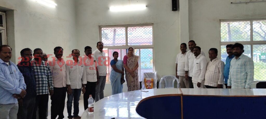 బోధన్ మున్సిపల్ కార్యాలయంలోమహాత్మా జ్యోతిబా ఫూలే జయంతి వేడుకలు