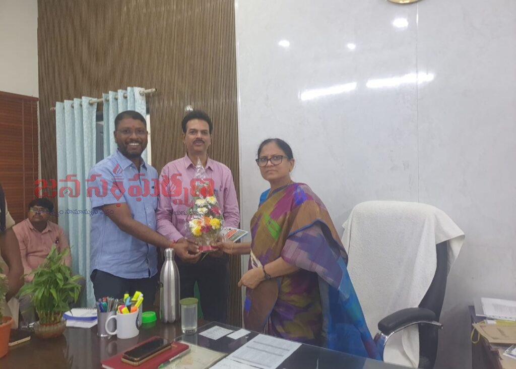బోధన్ ఎలక్ట్రిషన్ అసిస్టెంట్ డివిజనల్ ఇంజనీరింగ్ అధికారి బోధన్ ఆర్డిఓ కు మర్యాదపూర్వకలిశారు.