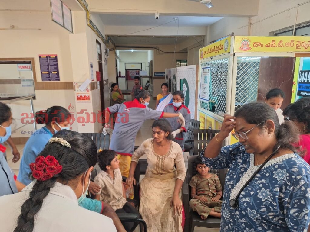 మారేడుమిల్లి ఘాట్ రోడ్డులో ఘోర ప్రమాదం: లోయలో పడ్డ టెంపో ట్రావెలర్, 17 మందికి తీవ్ర గాయాలు