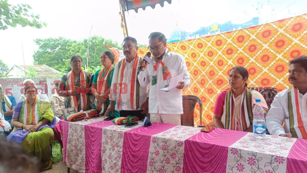 ఇల్లందు కాంగ్రెస్ 20వ వార్డు కమిటీ ఏకగ్రీవ ఎన్నిక: పట్టణ అధ్యక్షుడు బోళ్ల సూర్యం, కౌన్సిలర్ ఎండి జాఫర్ ఆధ్వర్యంలో ఏర్పాటు