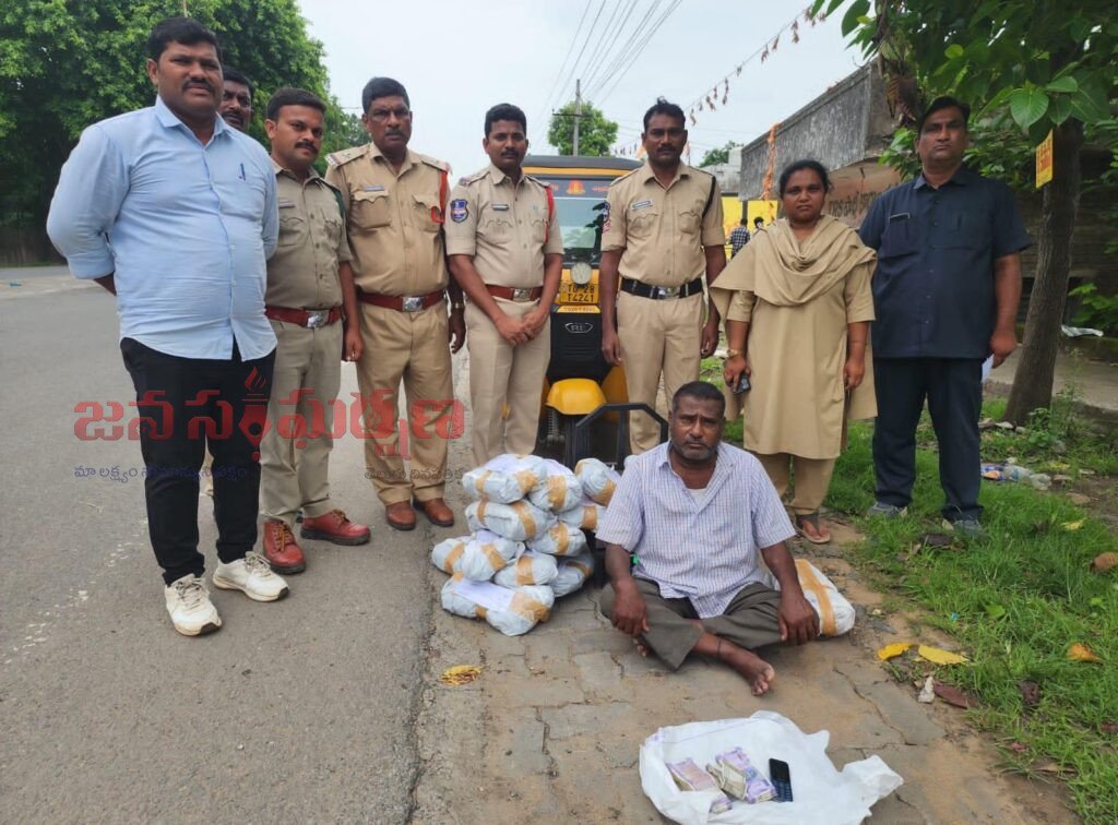 పాల్వంచలో పోలీసుల తనిఖీలు: రూ. 14.45 లక్షల విలువైన గంజాయి సీజ్