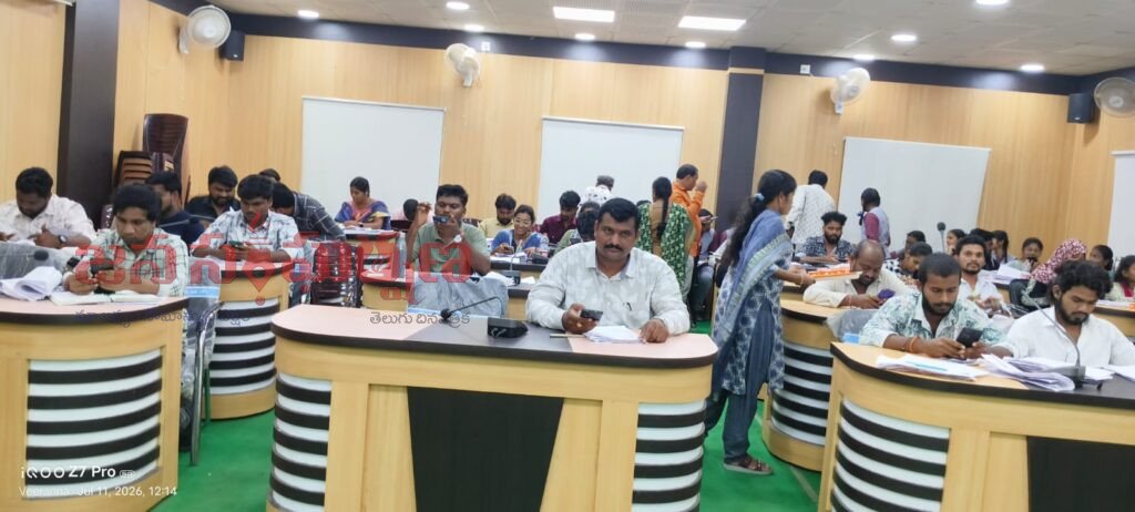 ఇల్లందు మున్సిపల్ కార్యాలయంలో ముమ్మరంగా సాగుతున్న ‘సార్’ ఆన్‌లైన్ ప్రక్రియ