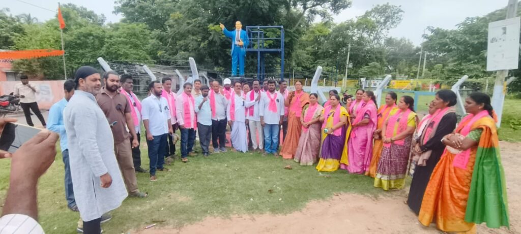నీట్ విద్యార్థులకు BRS మద్దతు: ఇల్లెందులో నిరసన