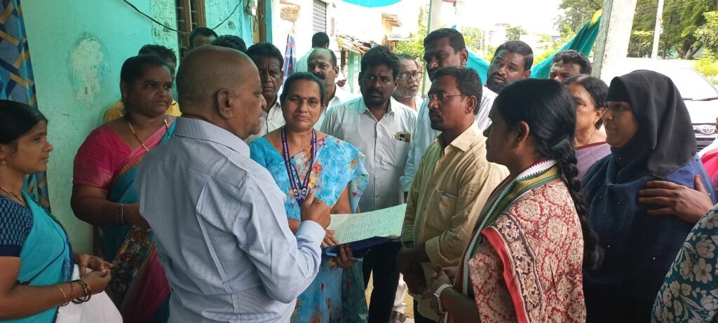 కౌన్సిలర్ కొర్లపాటి శివకిరణ్ ఆధ్వర్యంలో ఇల్లందులో ఓటర్ల నమోదు సర్వే