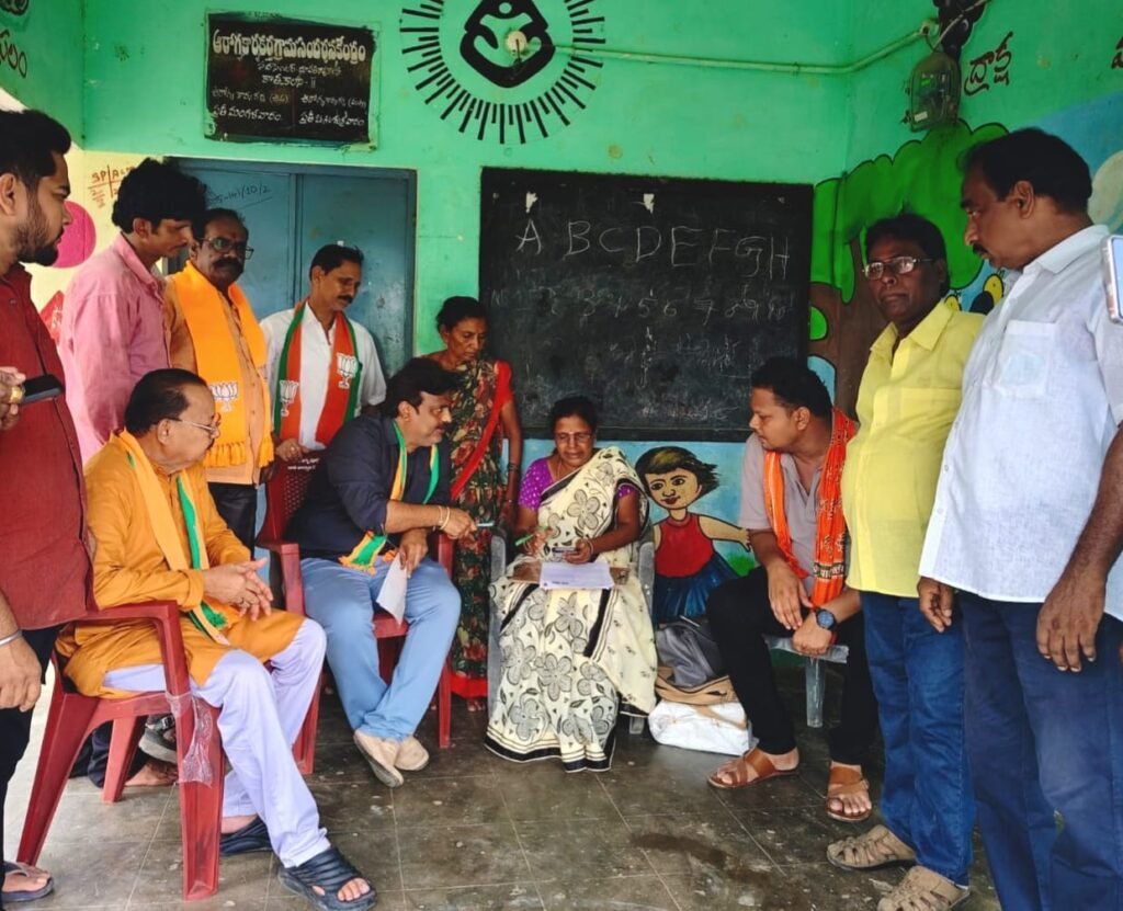 SIR ప్రక్రియను వేగవంతం చేయాలి: కన్వీనర్ కుంజా సంతోష్, కుంజా ధర్మాతో బైరెడ్డి ప్రభాకర్ రెడ్డి