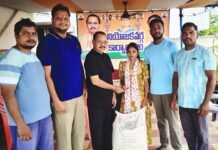 కుంజా సత్యవతి సేవా ఫౌండేషన్ దాతృత్వం: బాధిత కుటుంబానికి ఆర్థిక, నిత్యావసర సరుకుల సాయం