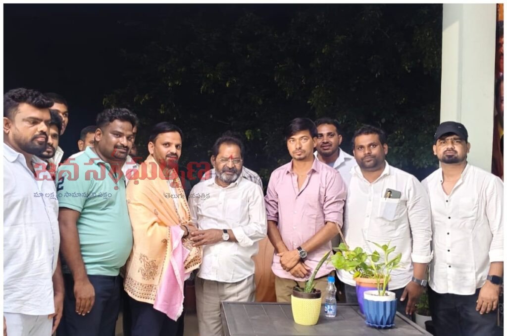 ఎమ్మెల్యే కోరం కనకయ్యను మర్యాదపూర్వకంగా కలిసిన మిషన్ వాక్ ఫౌండేషన్ వ్యవస్థాపకుడు డాక్టర్ బాధావత్ రవి