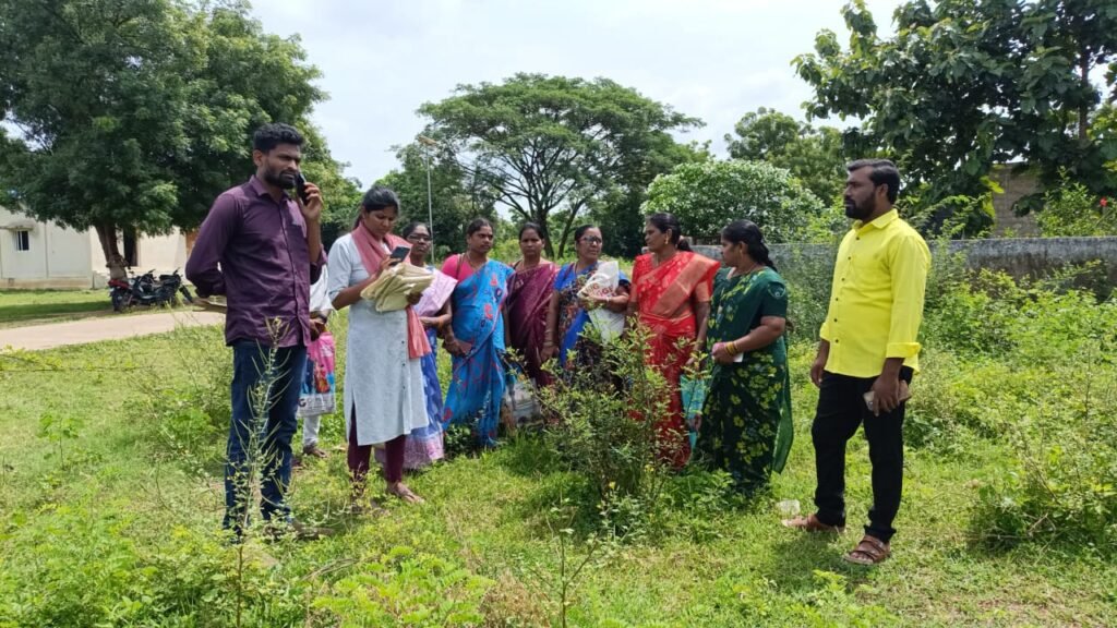 డ్వాక్రా మహిళల కోసం పక్కా భవనాలు: క్షేత్రస్థాయిలో పర్యటించిన సర్పంచులు రమేష్ బాబు, స్రవంతి