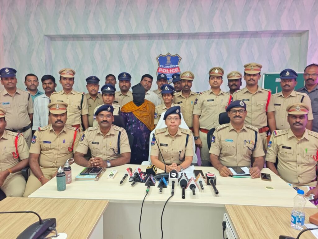 సీరియల్ హత్యలతో వణుకు పుట్టించిన కిలాడి లేడి చాకలి రజిత