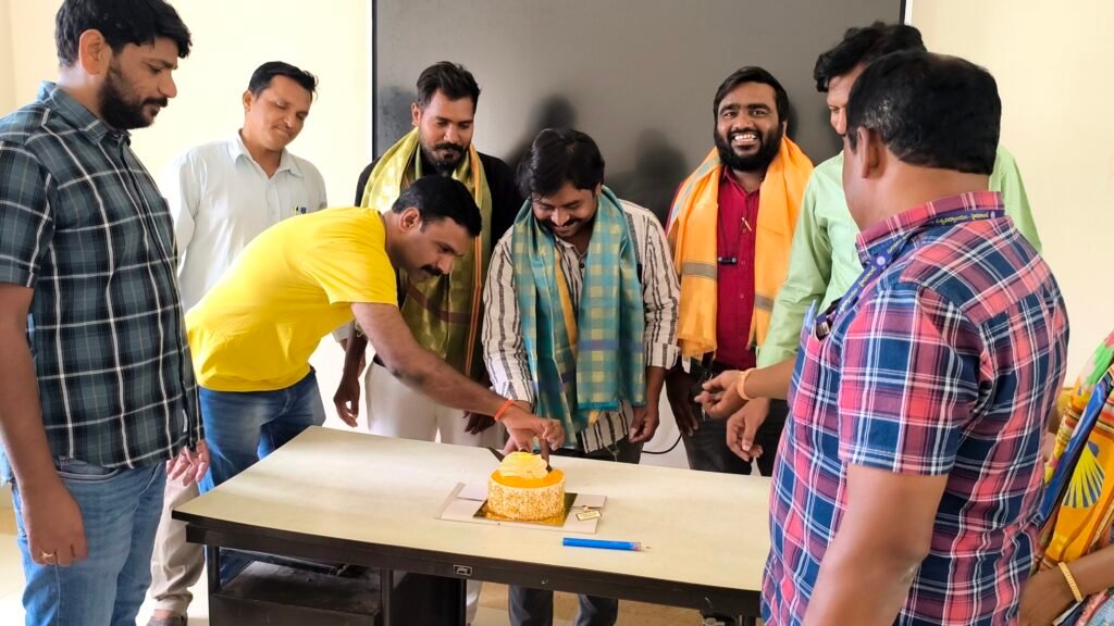 అంజిబాబు ఫౌండేషన్ ఆధ్వర్యంలో ఘనంగా సీనియర్ జర్నలిస్ట్ కళ్యాణ్ జన్మదిన వేడుకలు