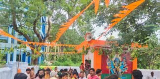 ఇల్లందులో ఆధ్యాత్మిక శోభ: డప్పు వాయిద్యాల నడుమ పోచమ్మ తల్లి బోనాల ఊరేగింపు