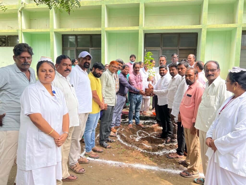 సీసీ రోడ్డు పనుల్లో నాణ్యత తగ్గితే ఊరుకునేది లేదు: కాంట్రాక్టర్‌ను హెచ్చరించిన మేయర్ మూడ్ గణేష్