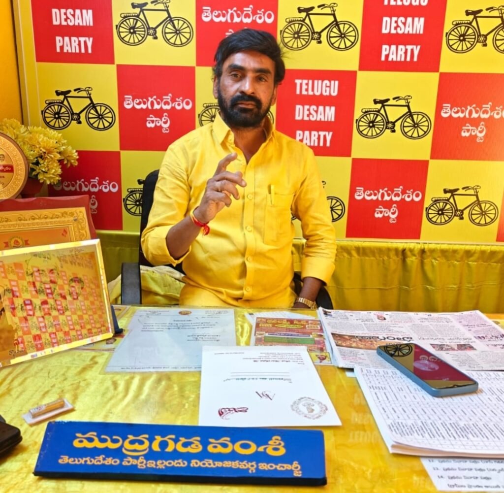 ఇల్లందు తహసీల్దార్ కార్యాలయంలో ఆర్ఐల కొరత: ప్రజల పడిగాపులు