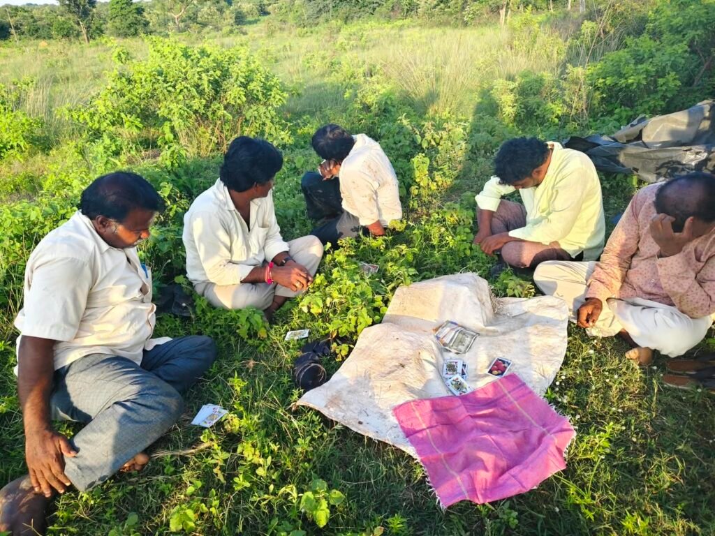 సూరారం శివారులో పేకాట స్థావరంపై దాడి.. రూ.10,380 నగదు, పేకముక్కలు స్వాధీనం