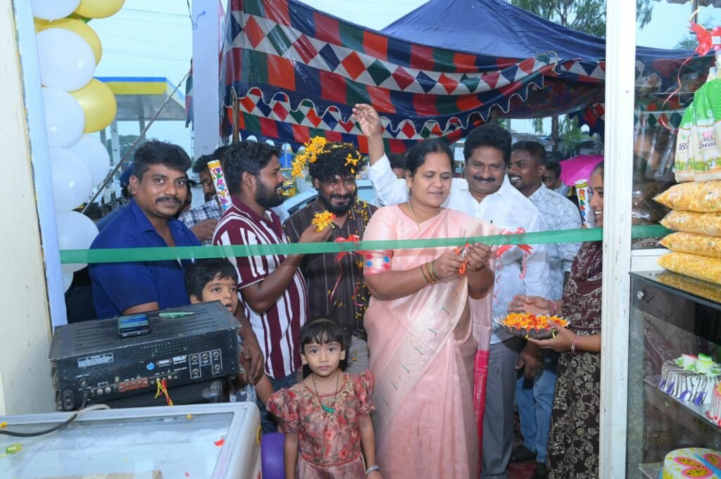 ఘనంగా ‘మంచి బేకరి’ ద్వితీయ శాఖ ప్రారంభం: ముఖ్య అతిథిగా హాజరైన దొడ్డ డానియల్ మిత్ర