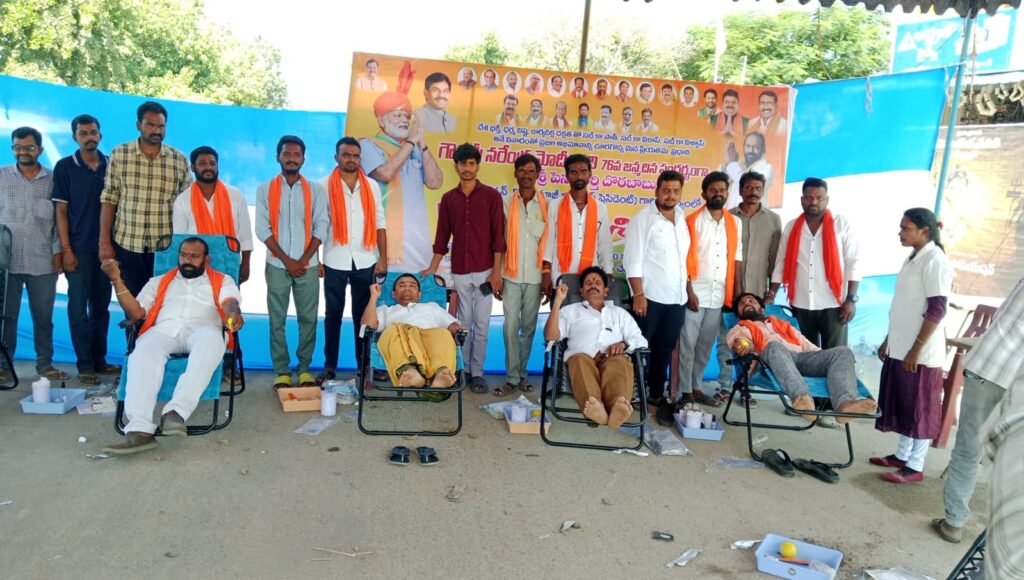 ప్రధానమంత్రి జన్మదిన శుభాకాంక్షలు నేతాజీ చౌరస్తాలో రక్తదానం అన్నదానం కార్యక్రమం జరిపిన బిజెపి కార్యకర్తలు లు
