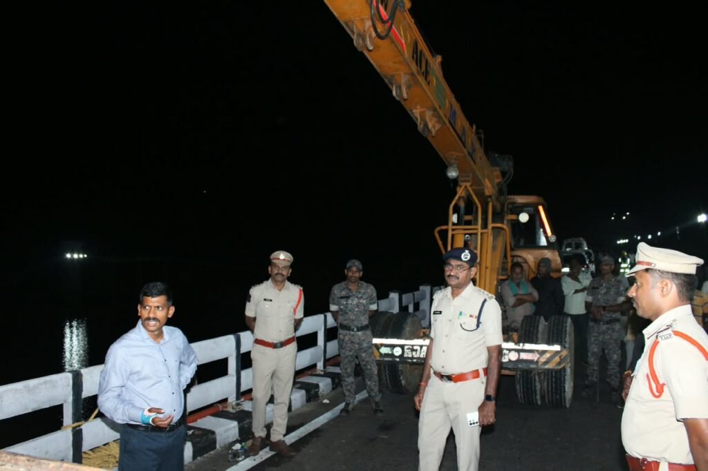 బాసర బ్రిడ్జి వద్ద గణేష్ నిమజ్జన బందోబస్తు ఏర్పాట్లను పర్యవేక్షించిన నిజామాబాద్ పోలీస్ కమిషనర్