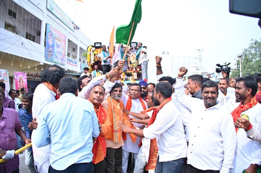 రాష్ట్రంలోనే ప్రత్యేకం ఇందూరు వినాయకుడి శోభాయాత్ర 