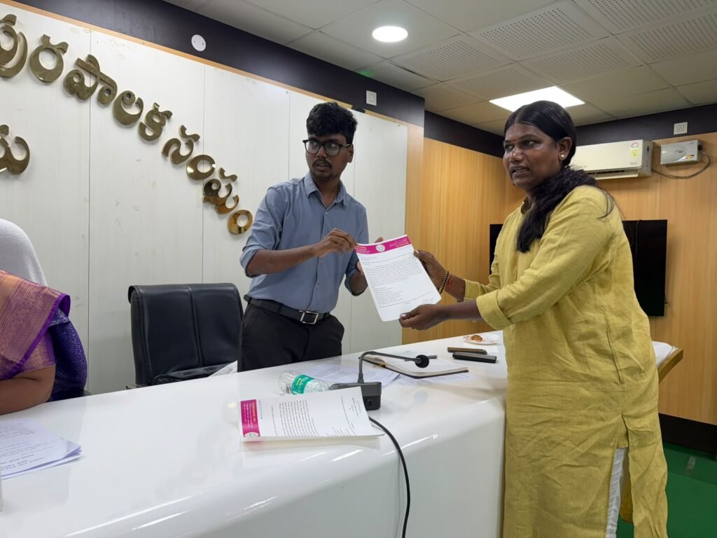 ఇల్లందు పట్టణాభివృద్ధి, ప్రజారోగ్యమే లక్ష్యం: మున్సిపల్ పాలకవర్గానికి దండు సారయ్య వినతిపత్రం