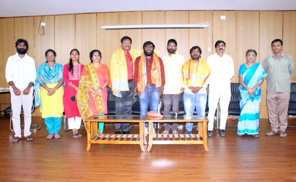 “గురుదక్షిణ” గొప్ప ఆలోచన : రిజిస్ట్రార్ కోట్ల హనుమంతరావు