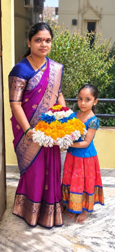 కూకట్‌పల్లి బతుకమ్మ సంబరాల్లో మూడో రోజు ప్రత్యేక ఆకర్షణగా మొలుగు స్పందన