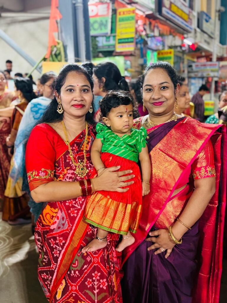 కూకట్‌పల్లి బతుకమ్మ సంబరాల్లో ప్రత్యేక ఆకర్షణగా మొలుగు శ్రావణి