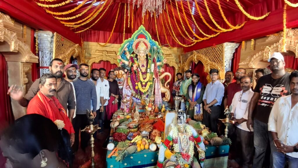 భక్తిశ్రద్ధలతో దేవీ నవరాత్రులు: ఇల్లందు 13వ వార్డులో కౌన్సిలర్ దండు సారయ్య ఆధ్వర్యంలో ఘనంగా అన్నదానం