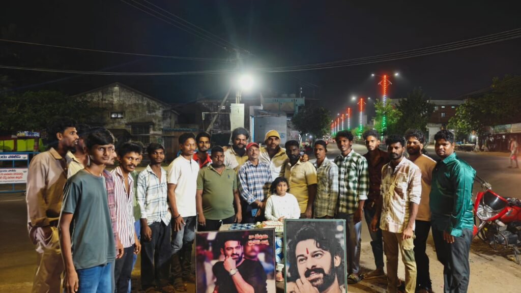 ఇల్లందు లో ఘనంగా రెబల్ స్టార్ ప్రభాస్ పుట్టినరోజు వేడుకలు