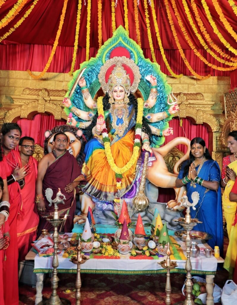 ఇల్లందులో సరికొత్త అధ్యాయం: కౌన్సిలర్ దండు సారయ్య ఆధ్వర్యంలో అపూర్వ నవరాత్రులు